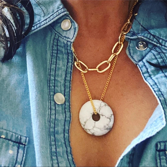 White howlite donut Vermeil gold 18” delicate maximalist necklace - Picture 4 of 4